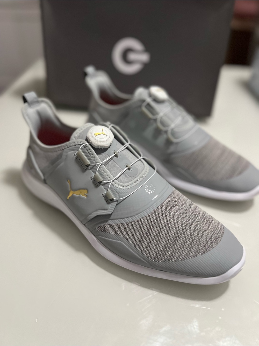 Puma Men’s Light Gray Golf Sneakers with Gold Logo